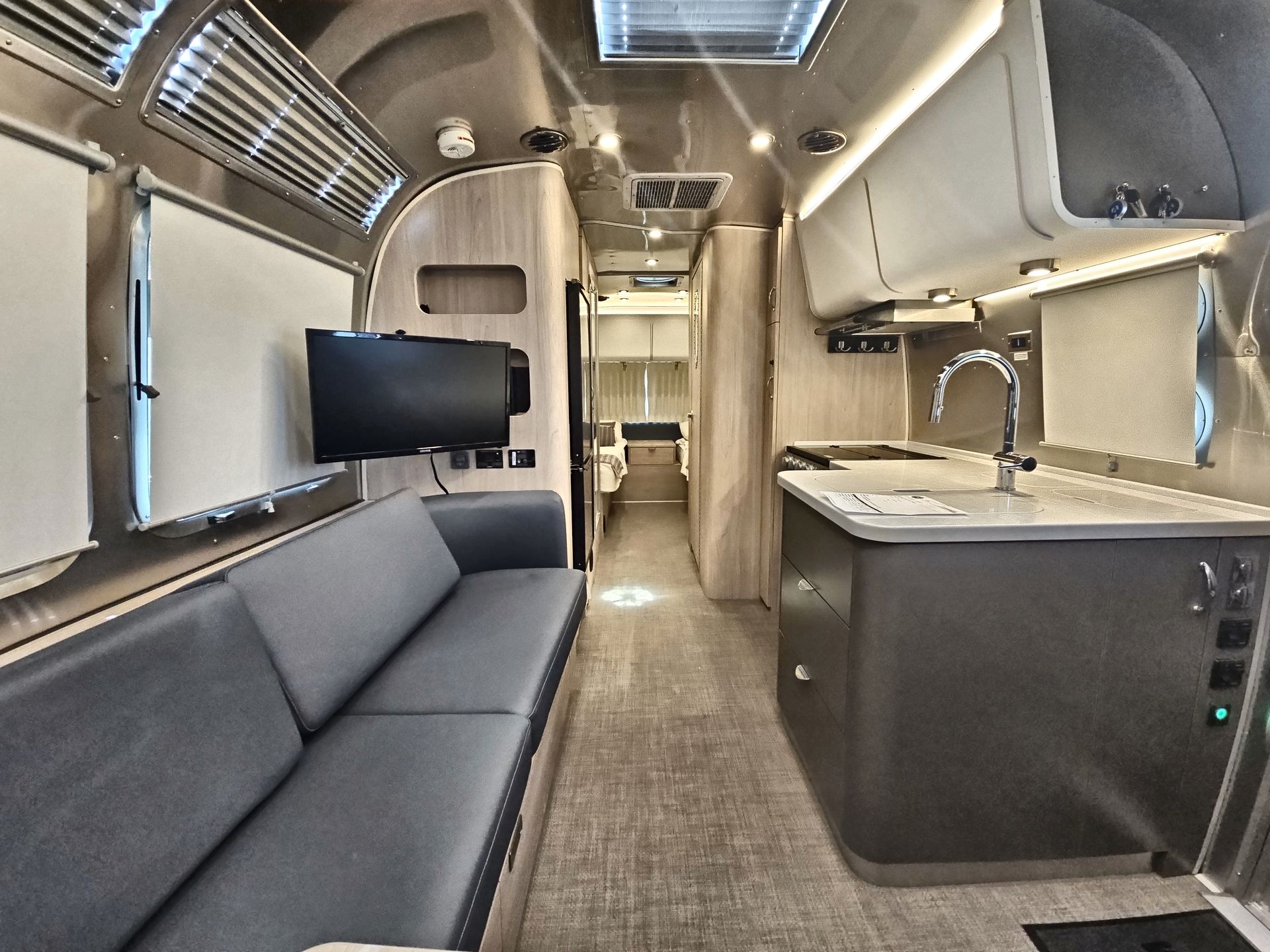 2024 Airstream 25FBT Base
