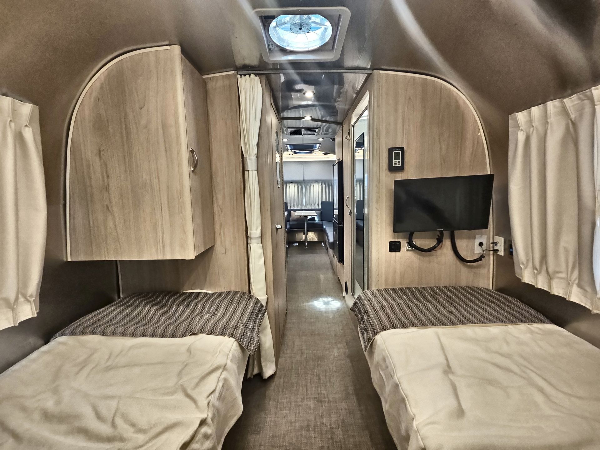 2024 Airstream 25FBT Base