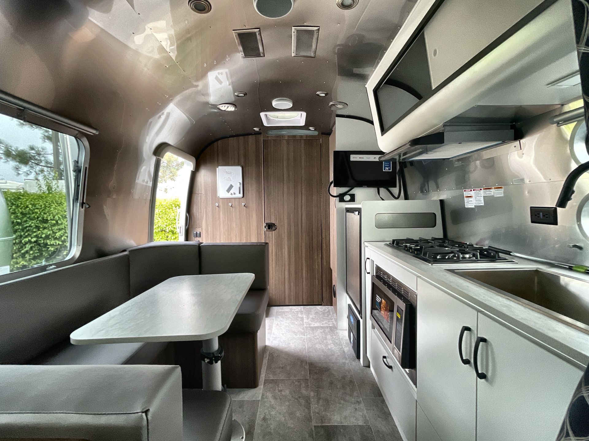 2024 Airstream 22FB Base