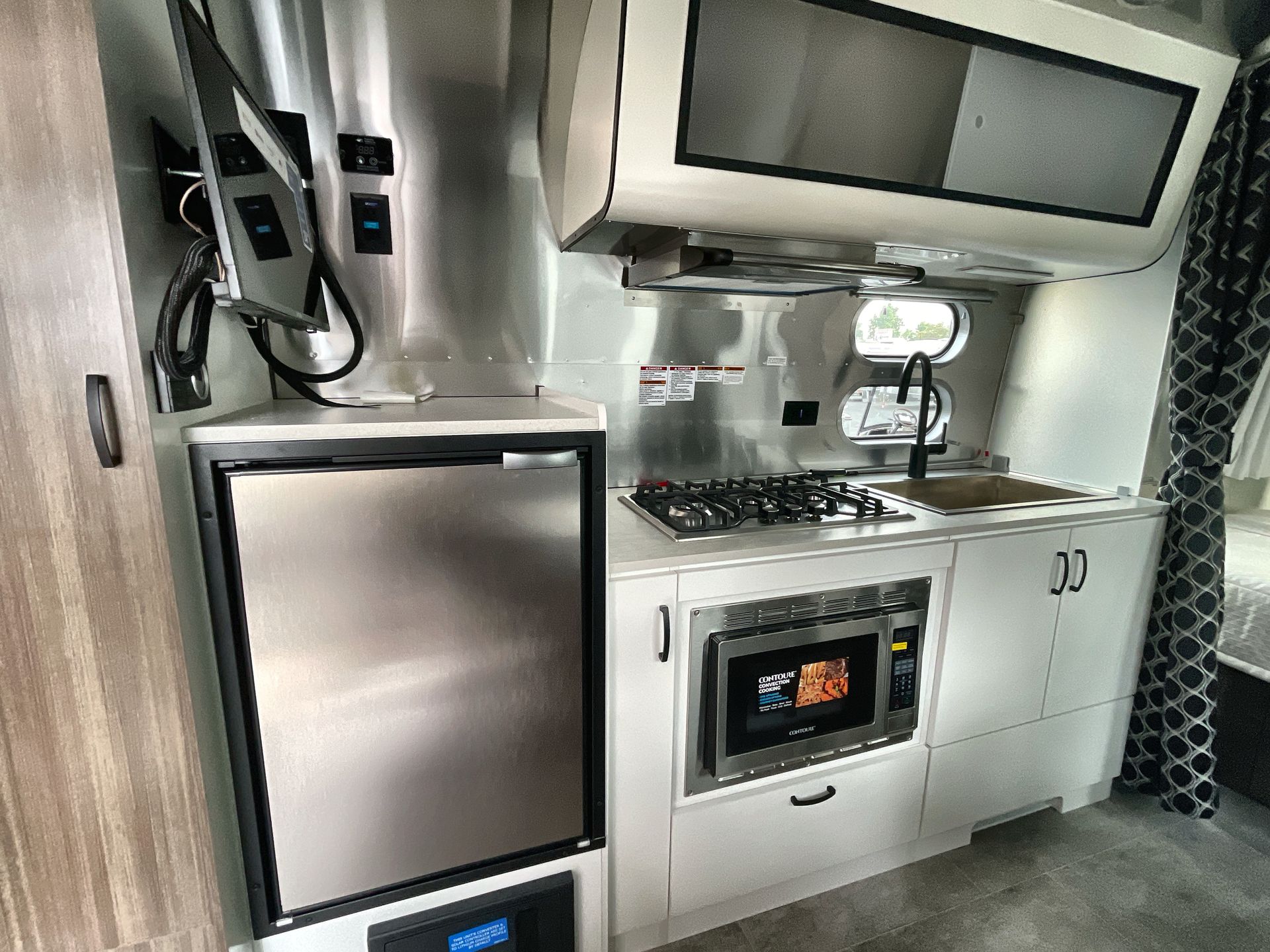 2024 Airstream 22FB Base