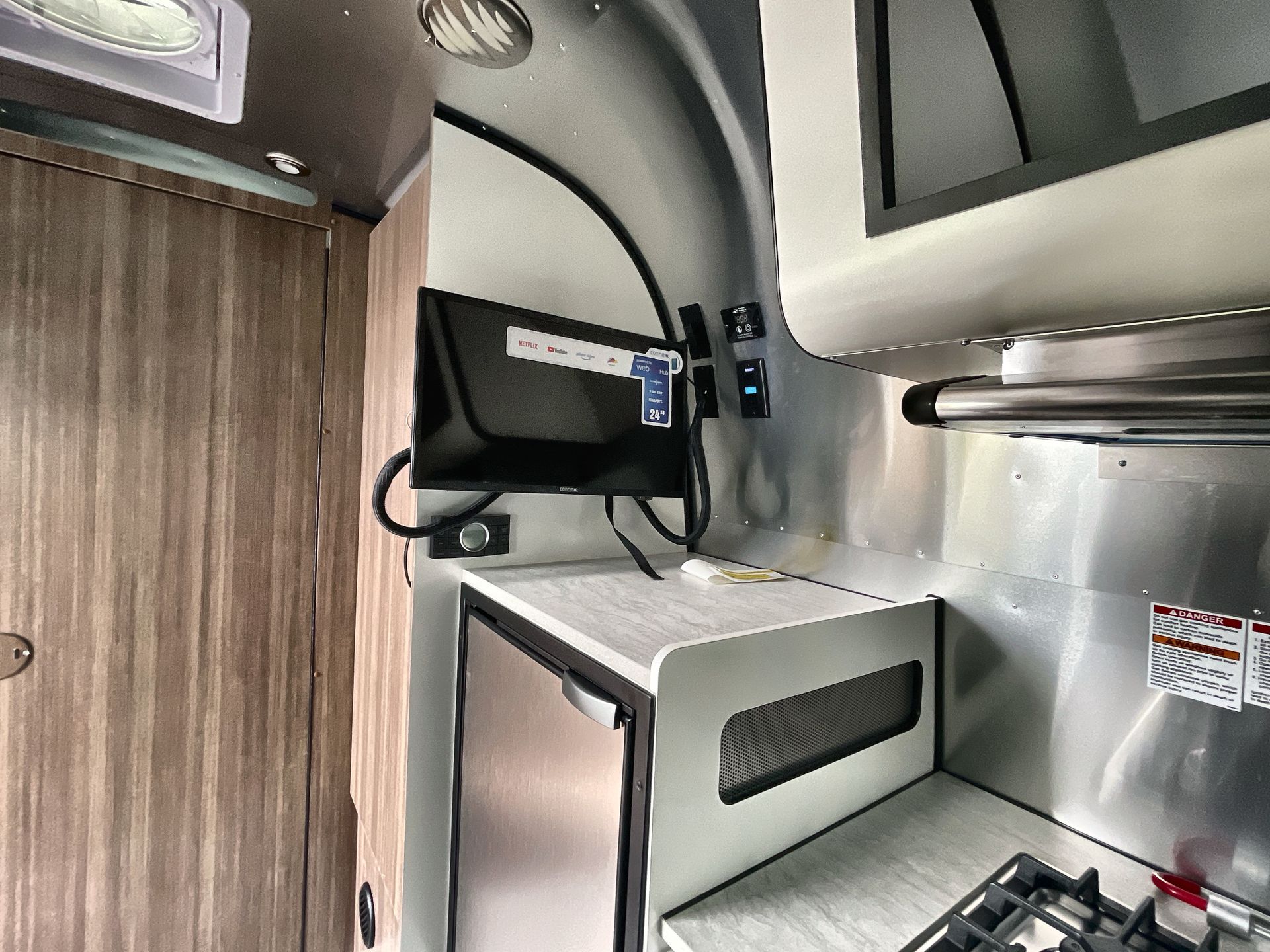 2024 Airstream 22FB Base