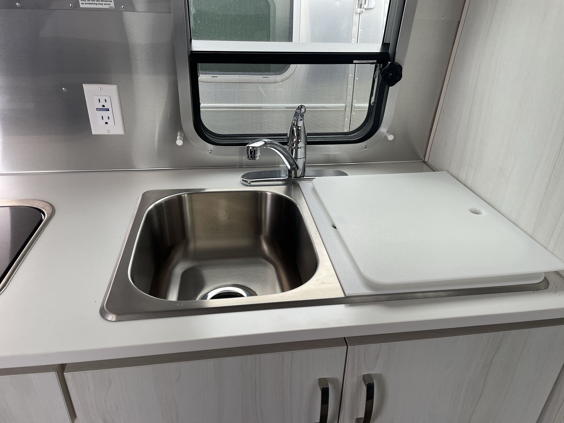 2025 Airstream 22FB Base