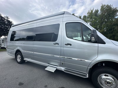 2025 Airstream 24 GL Base