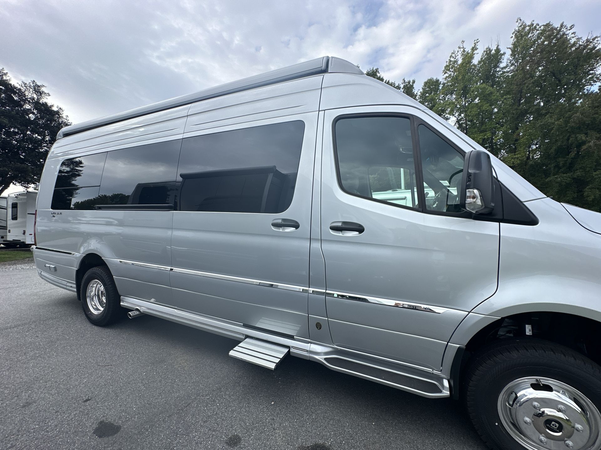 2025 Airstream 24 GL Base