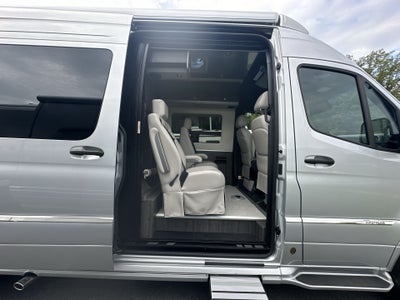 2025 Airstream 24 GL Base