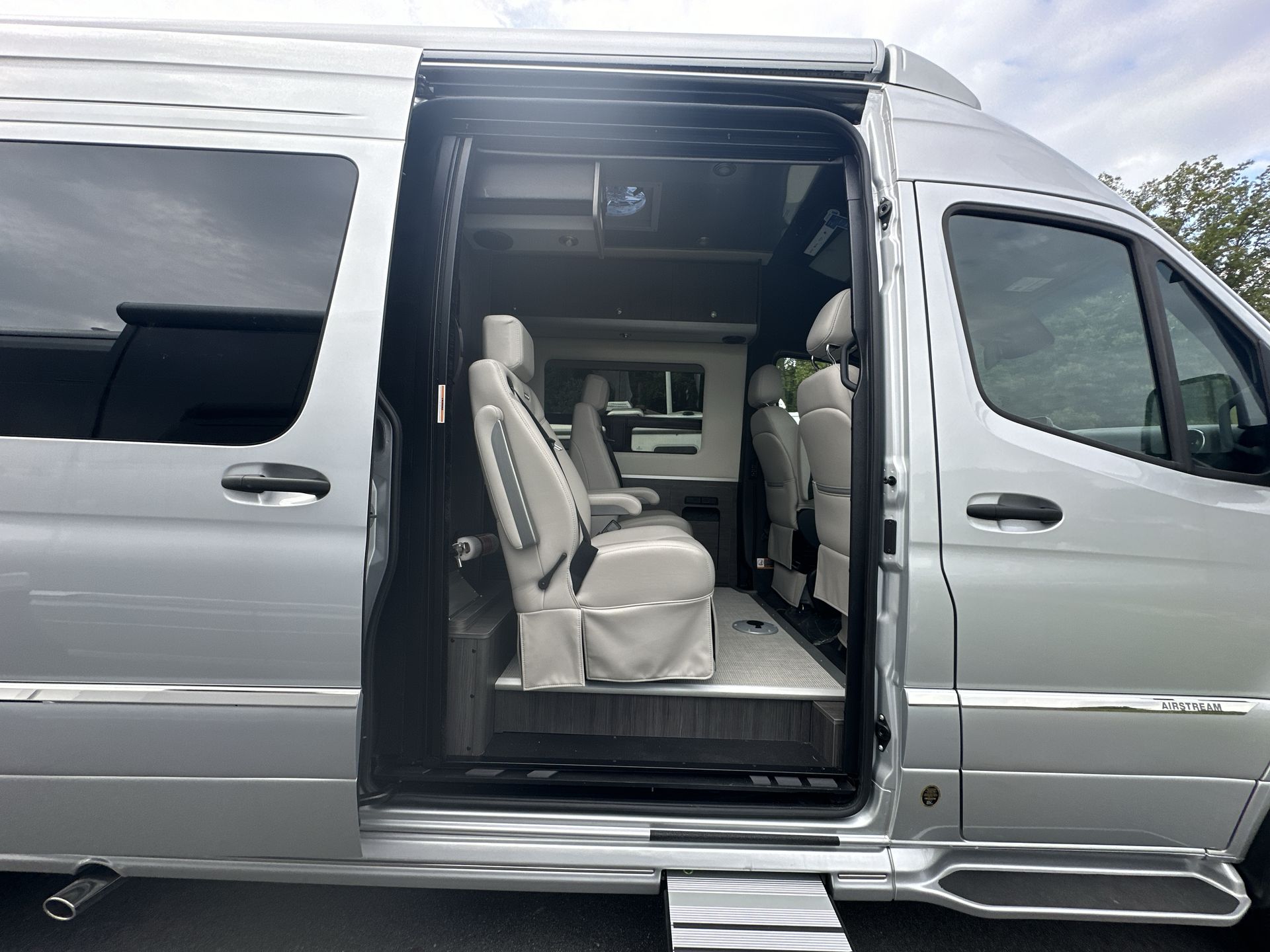 2025 Airstream 24 GL Base