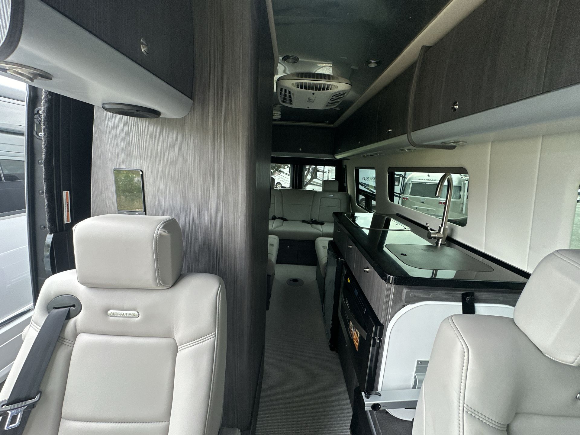 2025 Airstream 24 GL Base