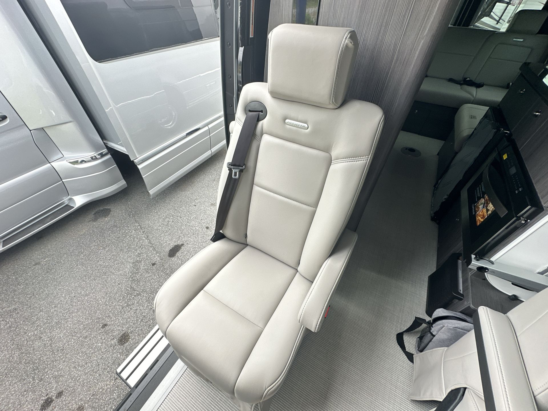 2025 Airstream 24 GL Base