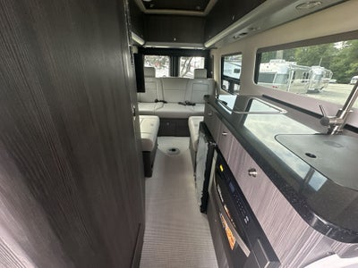 2025 Airstream 24 GL Base