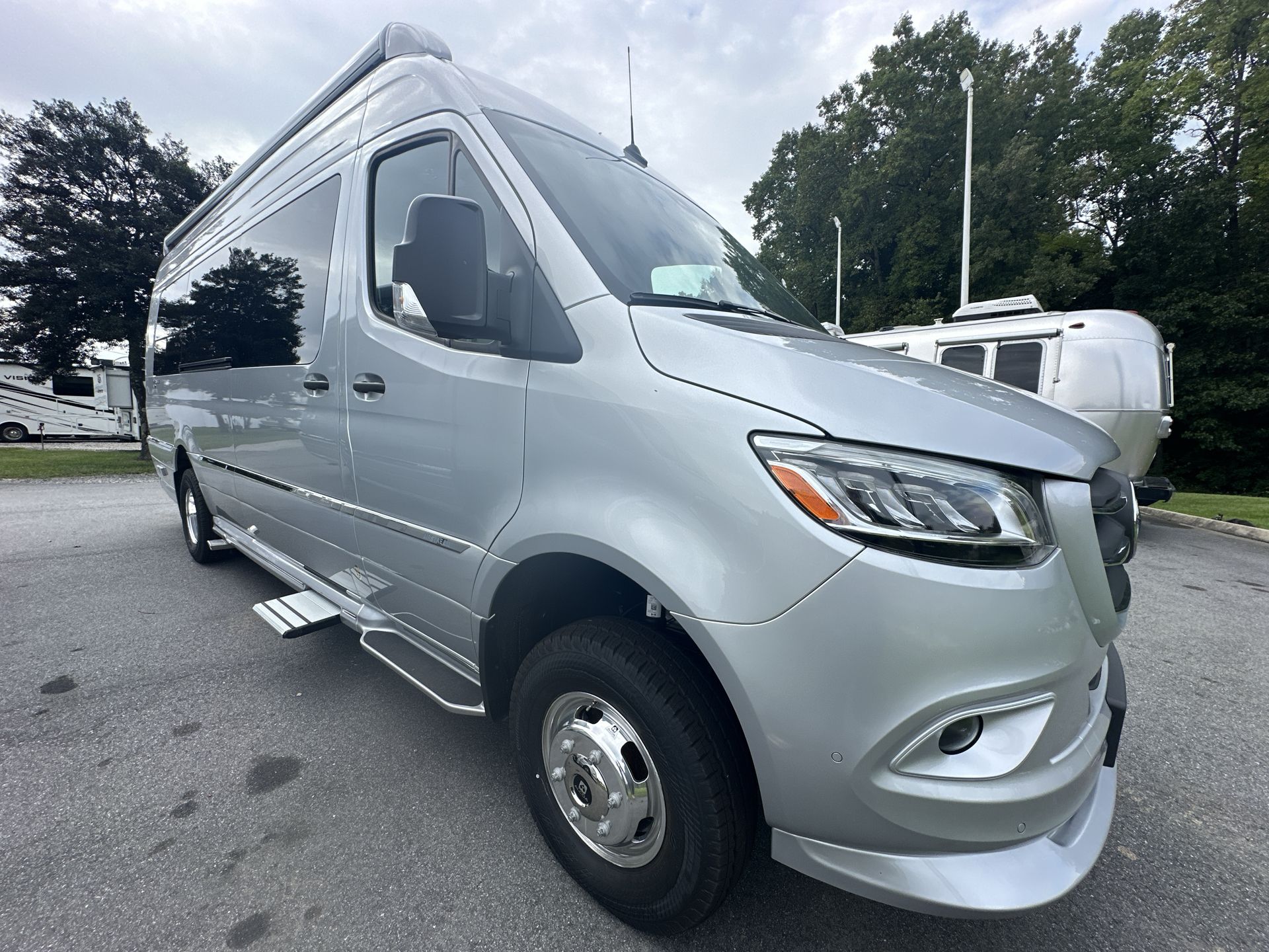 2025 Airstream 24 GL Base