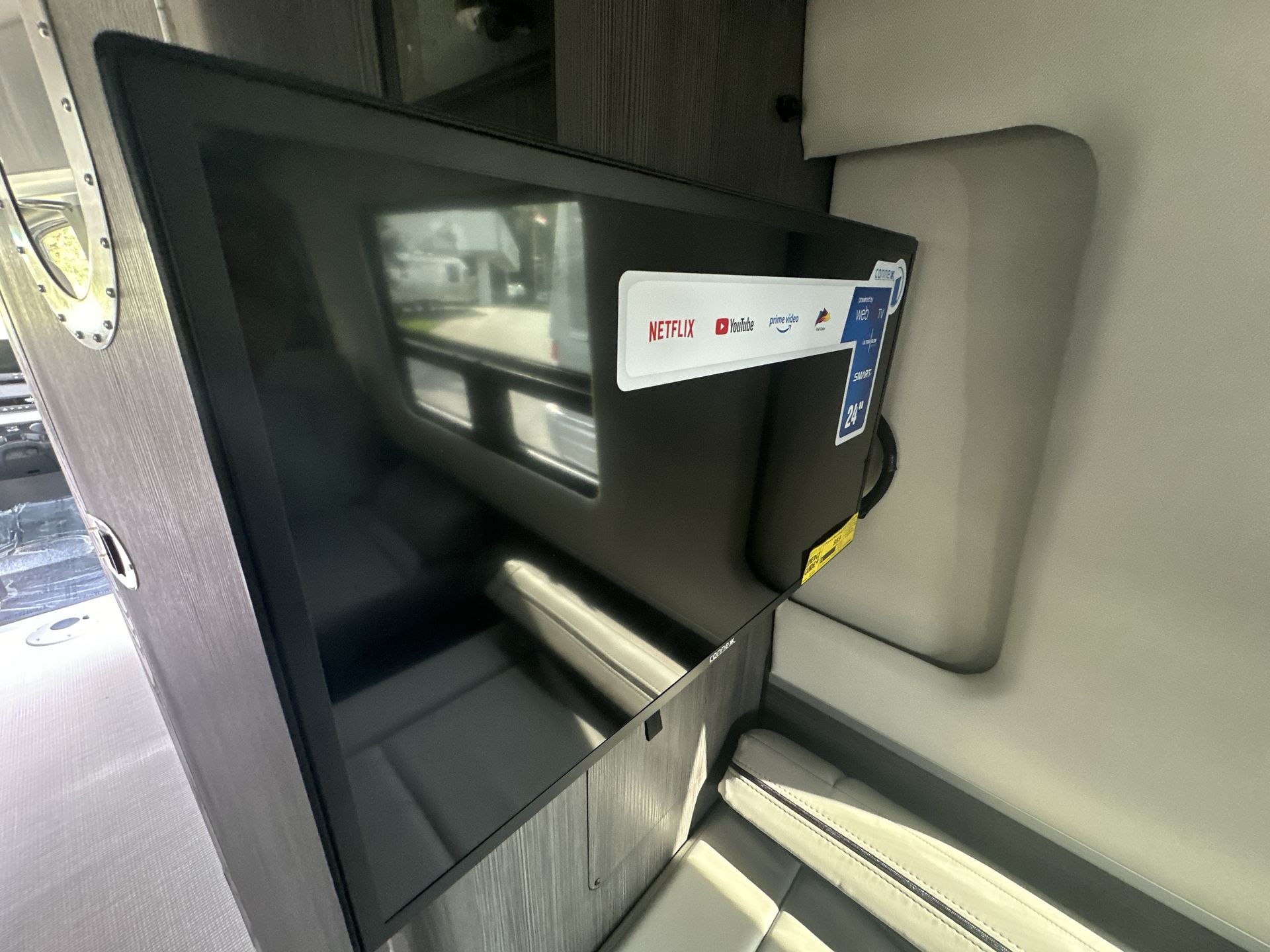 2025 Airstream 24 GL Base