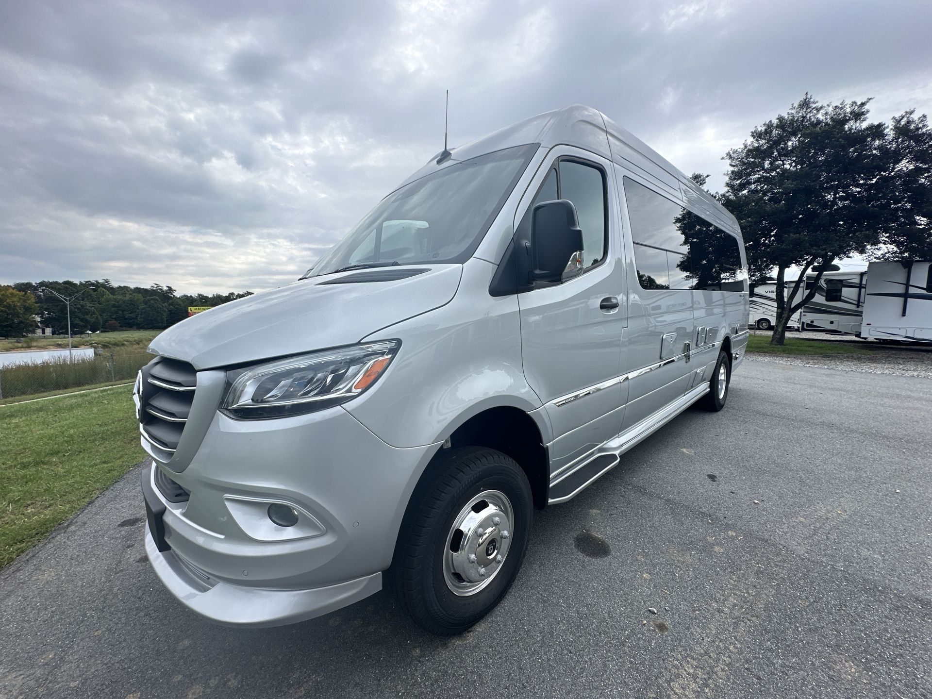 2025 Airstream 24 GL Base