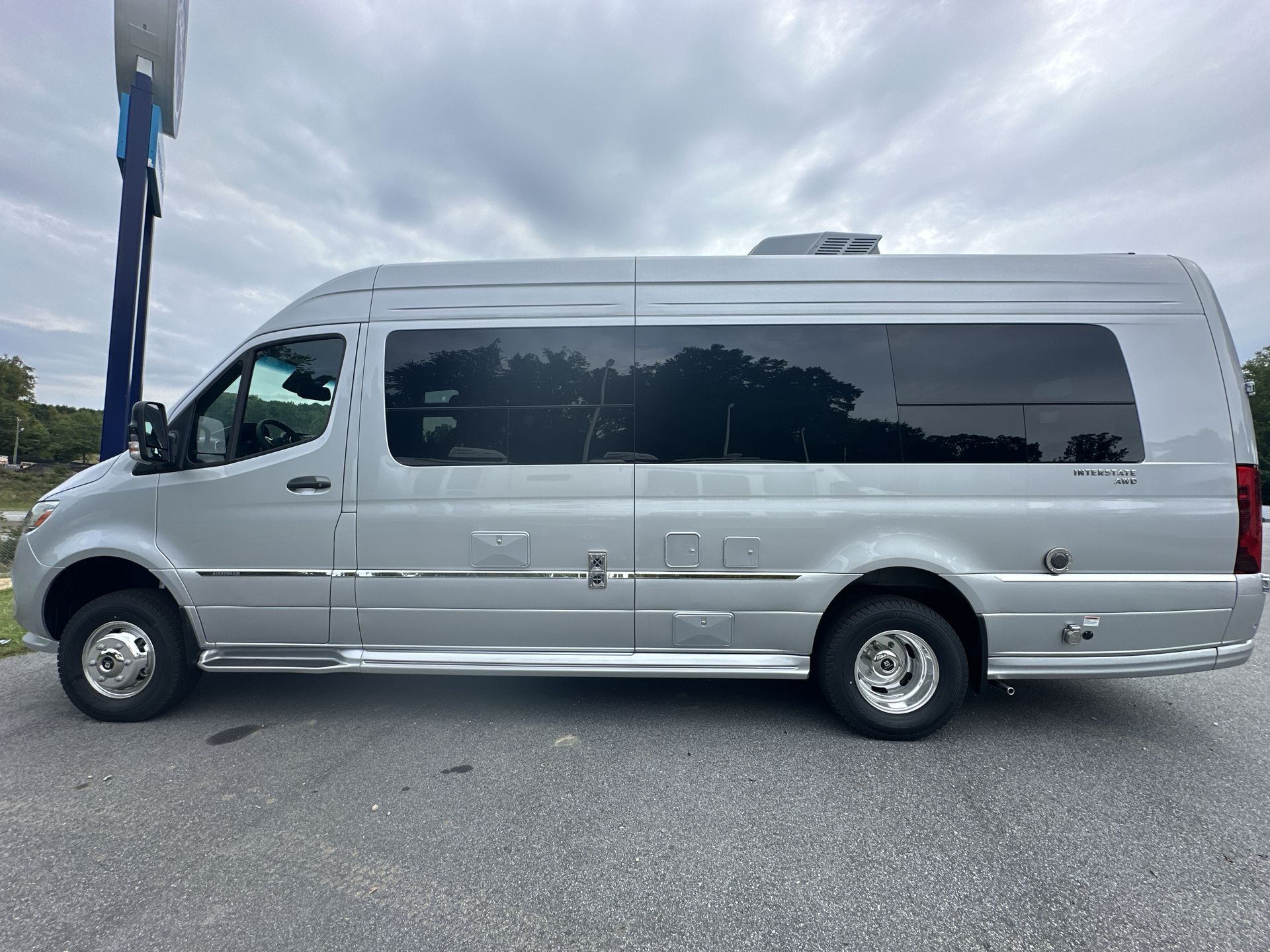 2025 Airstream 24 GL Base