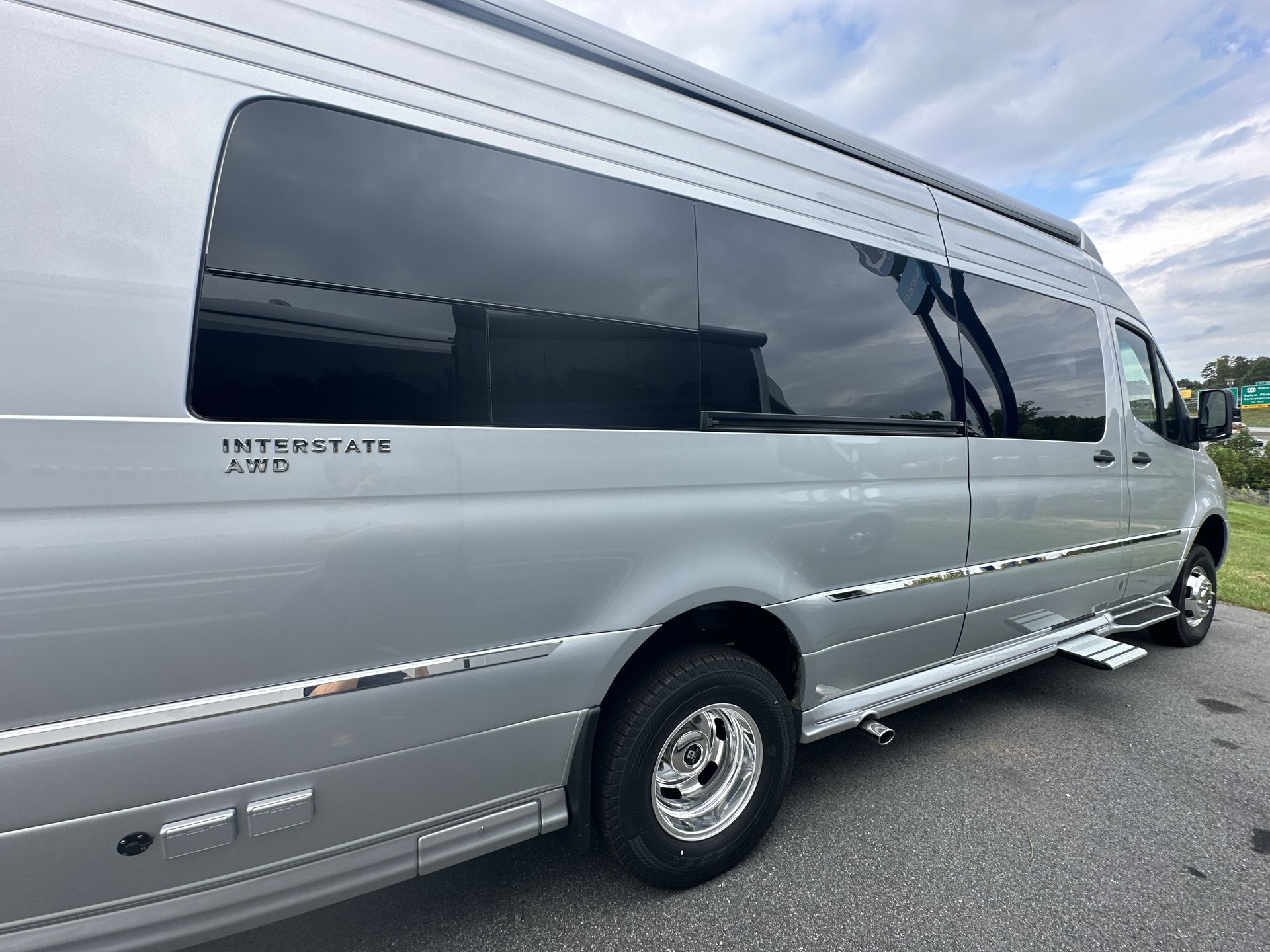 2025 Airstream 24 GL Base