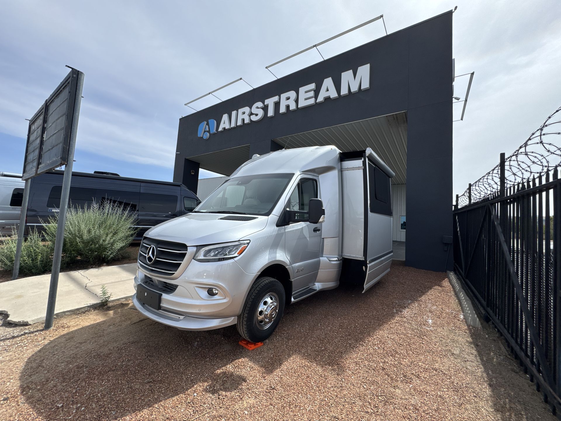 2025 Airstream Murphy Suite Base