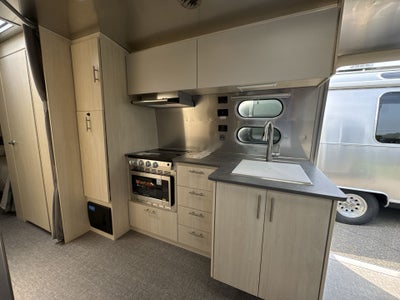 2025 Airstream 27FBT Base