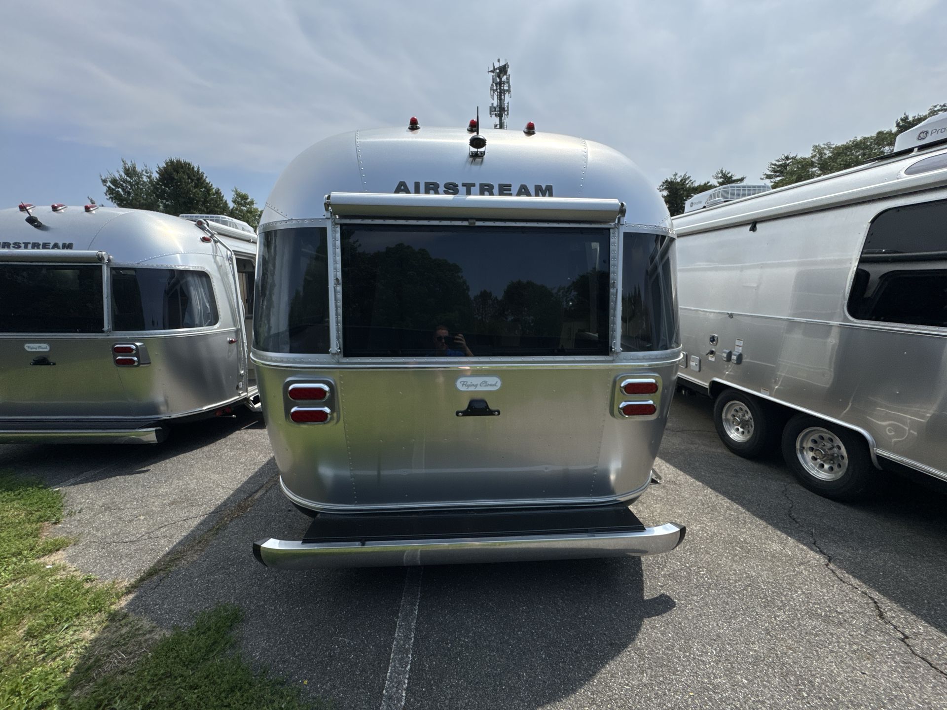 2025 Airstream 27FBT Base