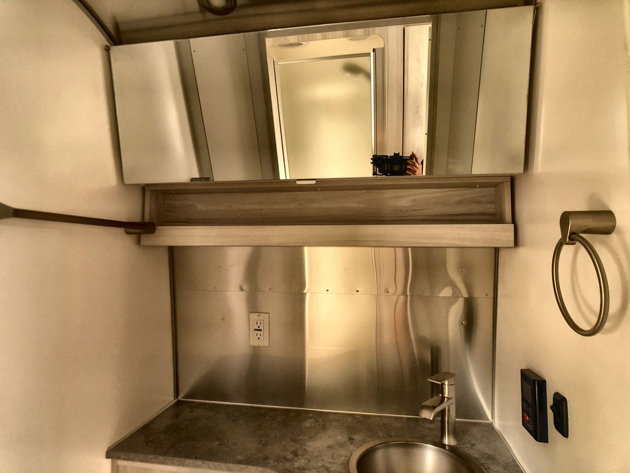 2026 Airstream 25FBQ Base