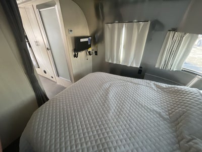 2025 Airstream 27FBQ Base