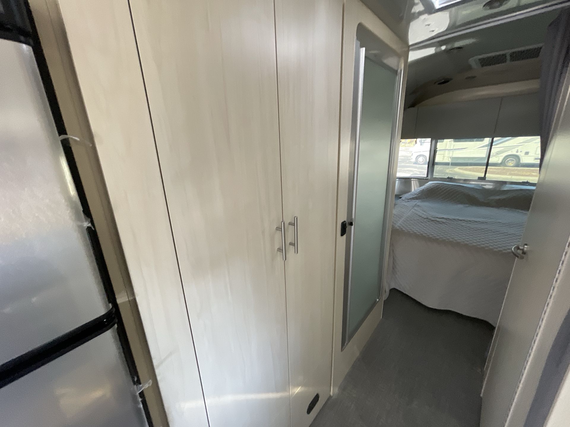 2025 Airstream 27FBQ Base