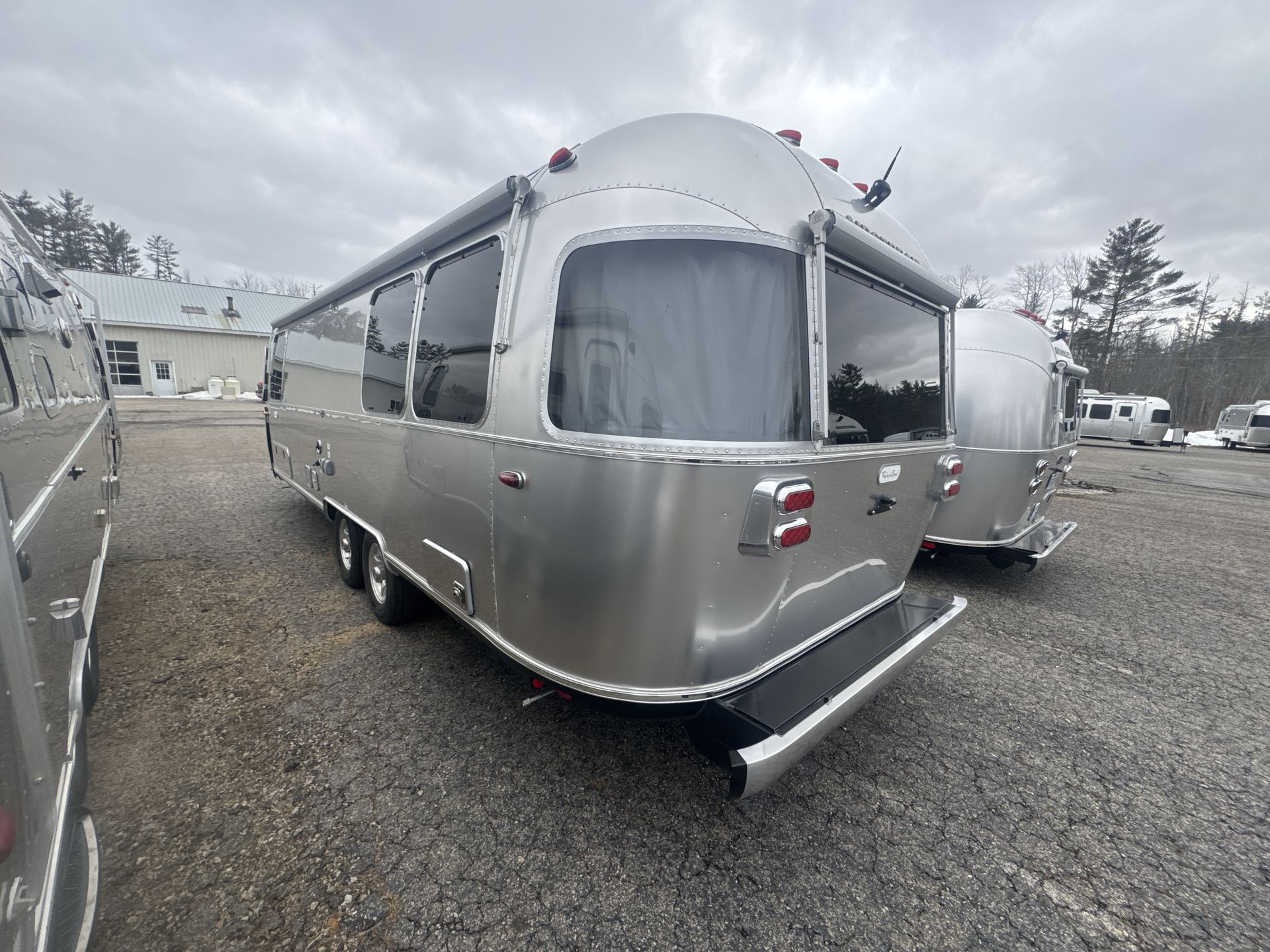 2025 Airstream 27FBT Base