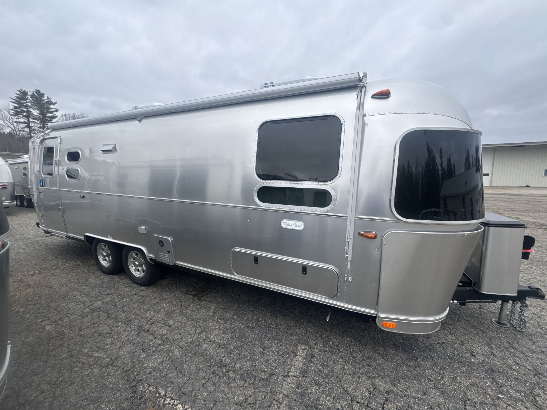 2025 Airstream 27FBT Base