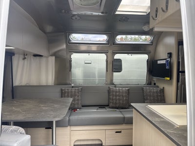 2026 Airstream 27FBQ Base