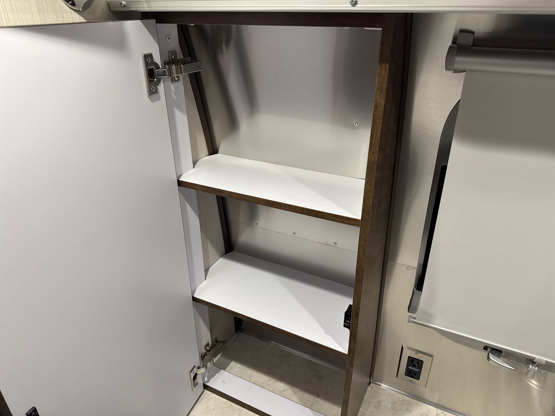 2026 Airstream 27FBT Base