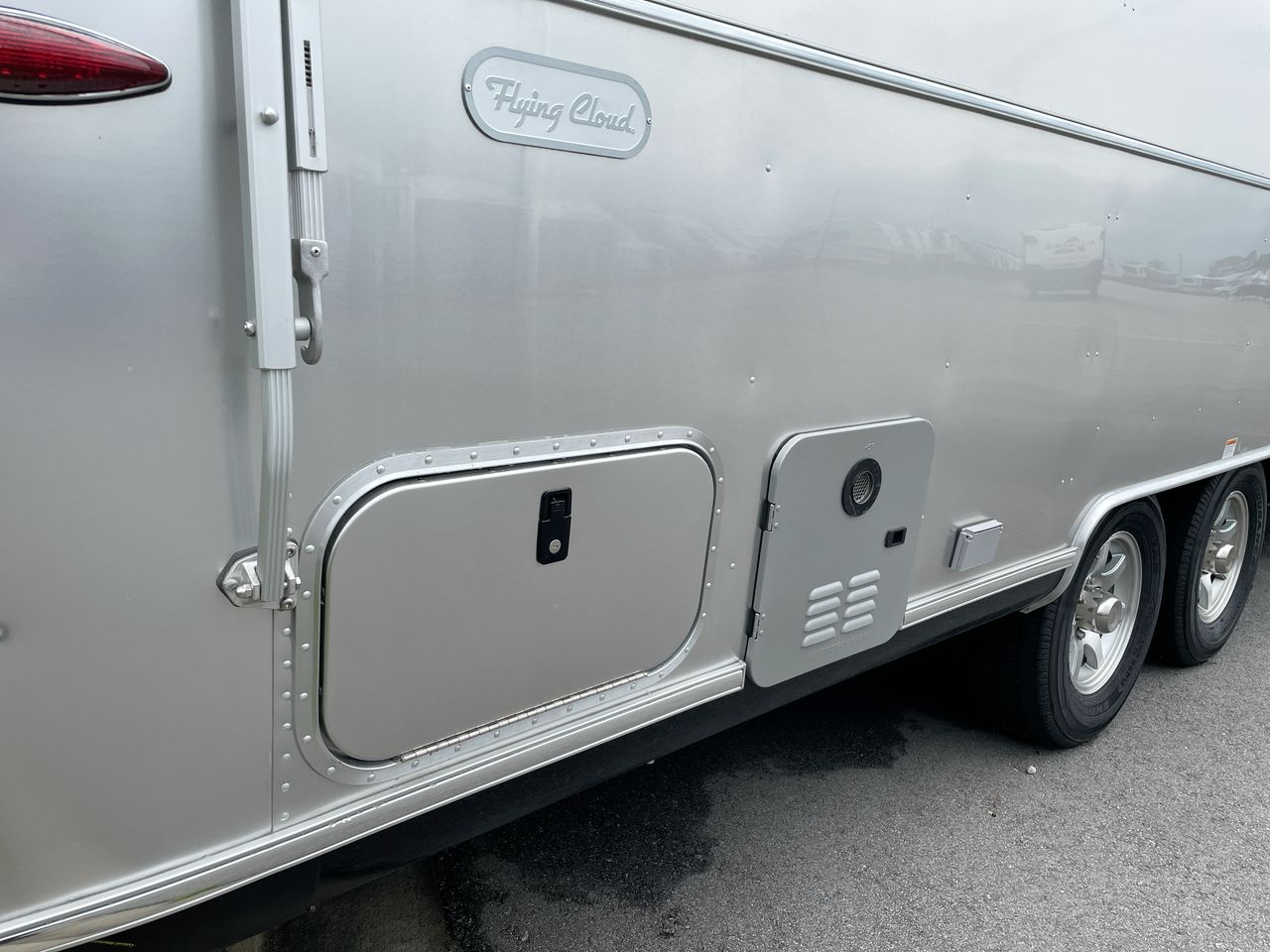 2025 Airstream 30FBBQ Base