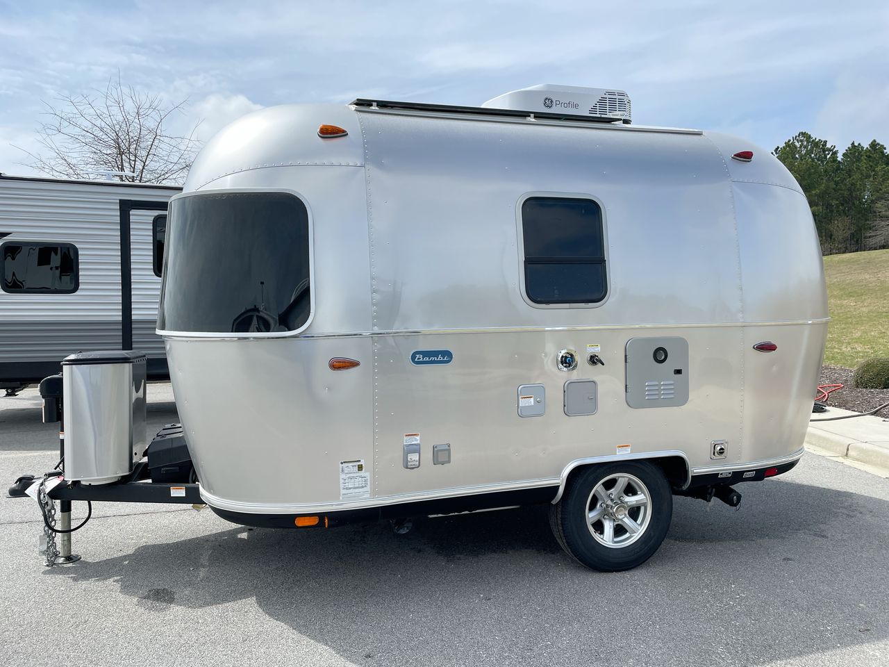2025 Airstream 16RB Base
