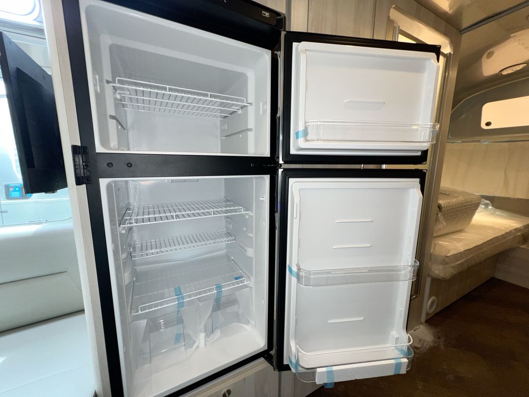 2025 Airstream 25FBT Base