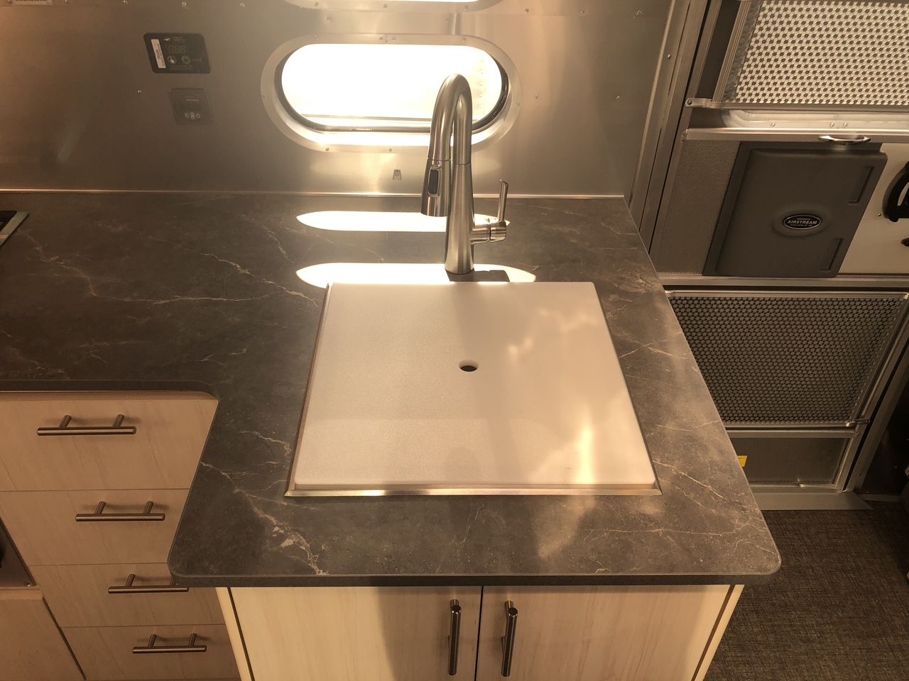 2026 Airstream 27FBT Base