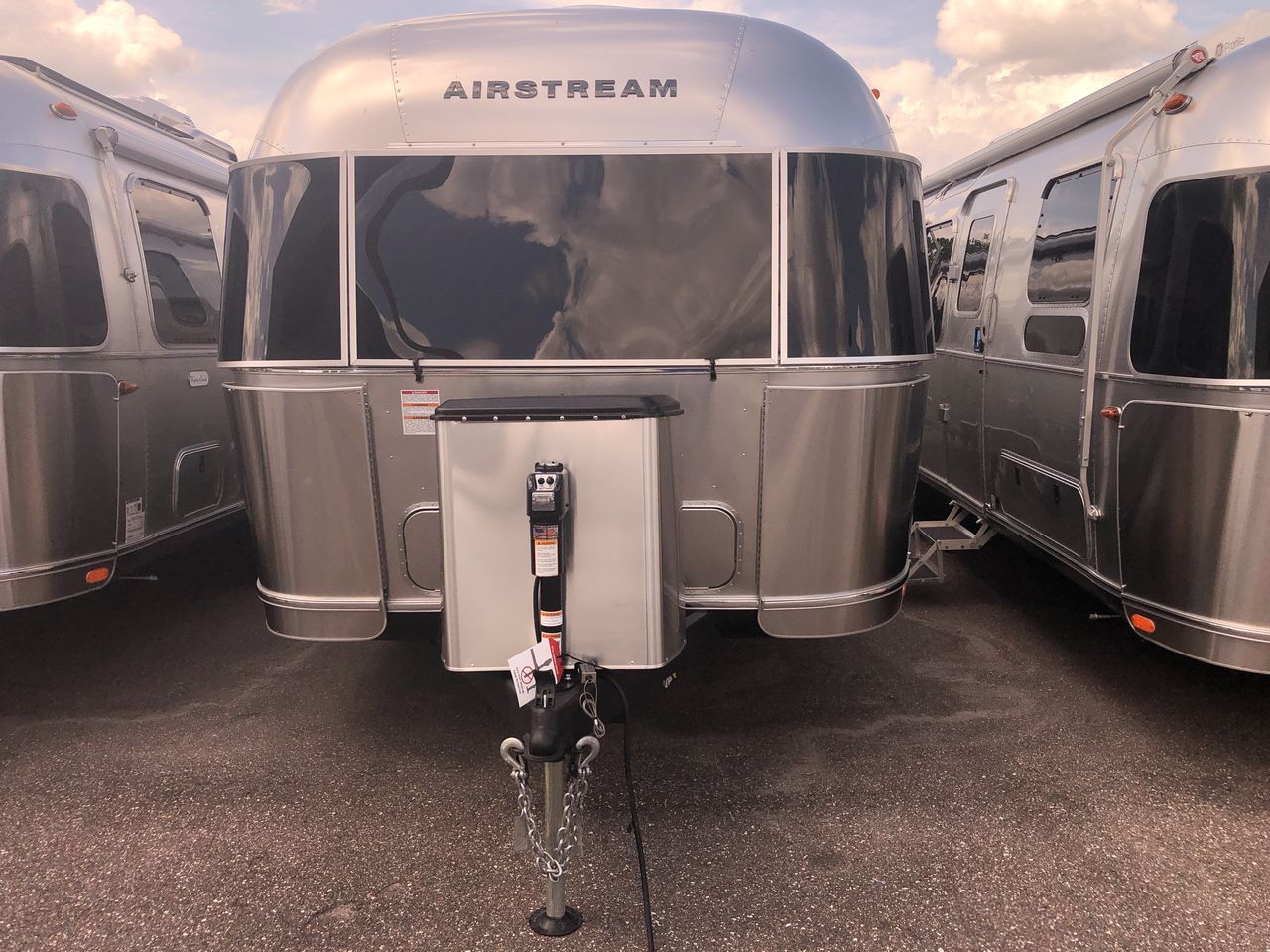 2026 Airstream 27FBT Base