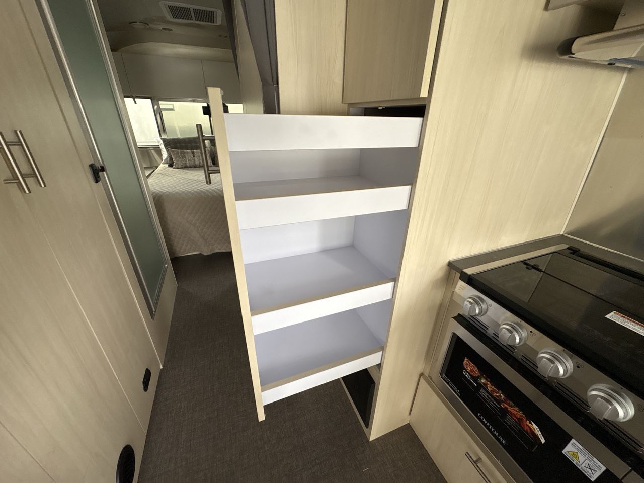 2025 Airstream 27FBQ Base