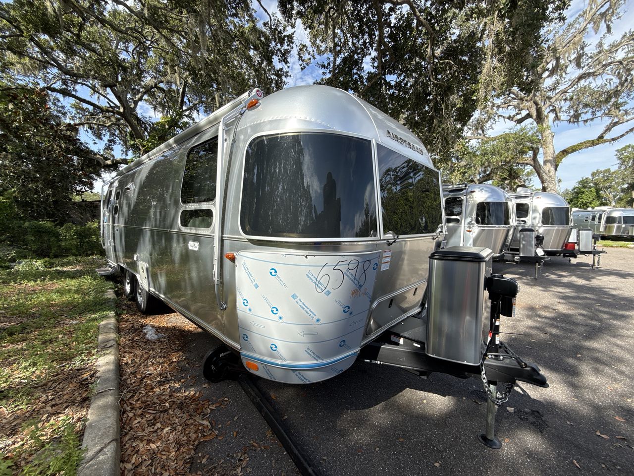 2025 Airstream 27FBQ Base