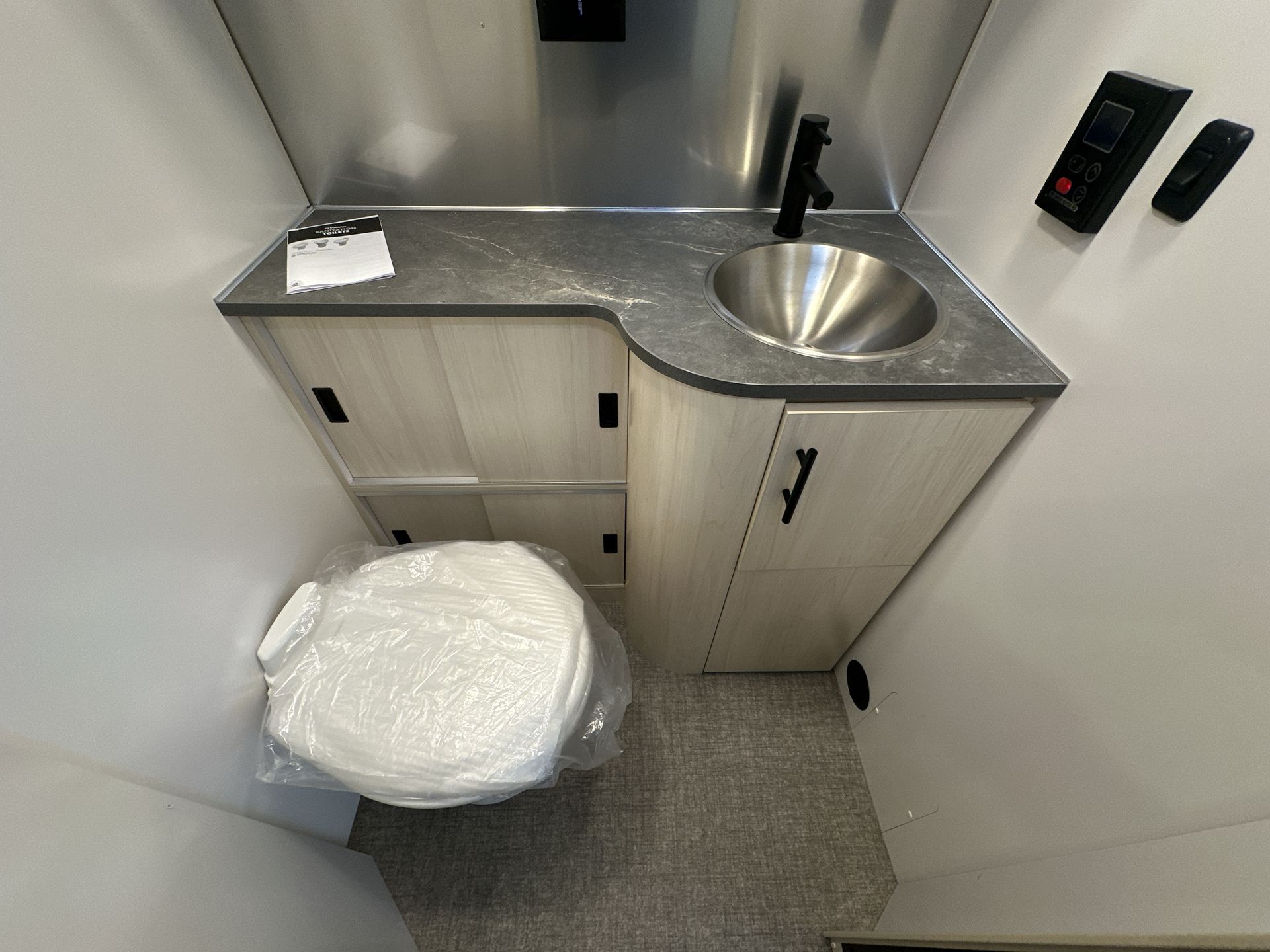 2025 Airstream 27FBQ Base