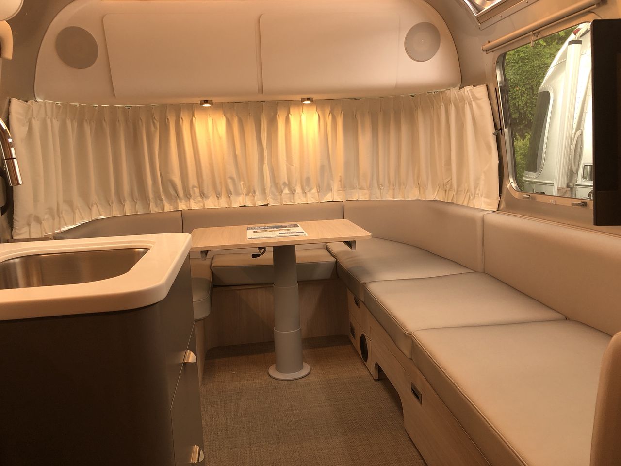 2025 Airstream 25FBQ Base