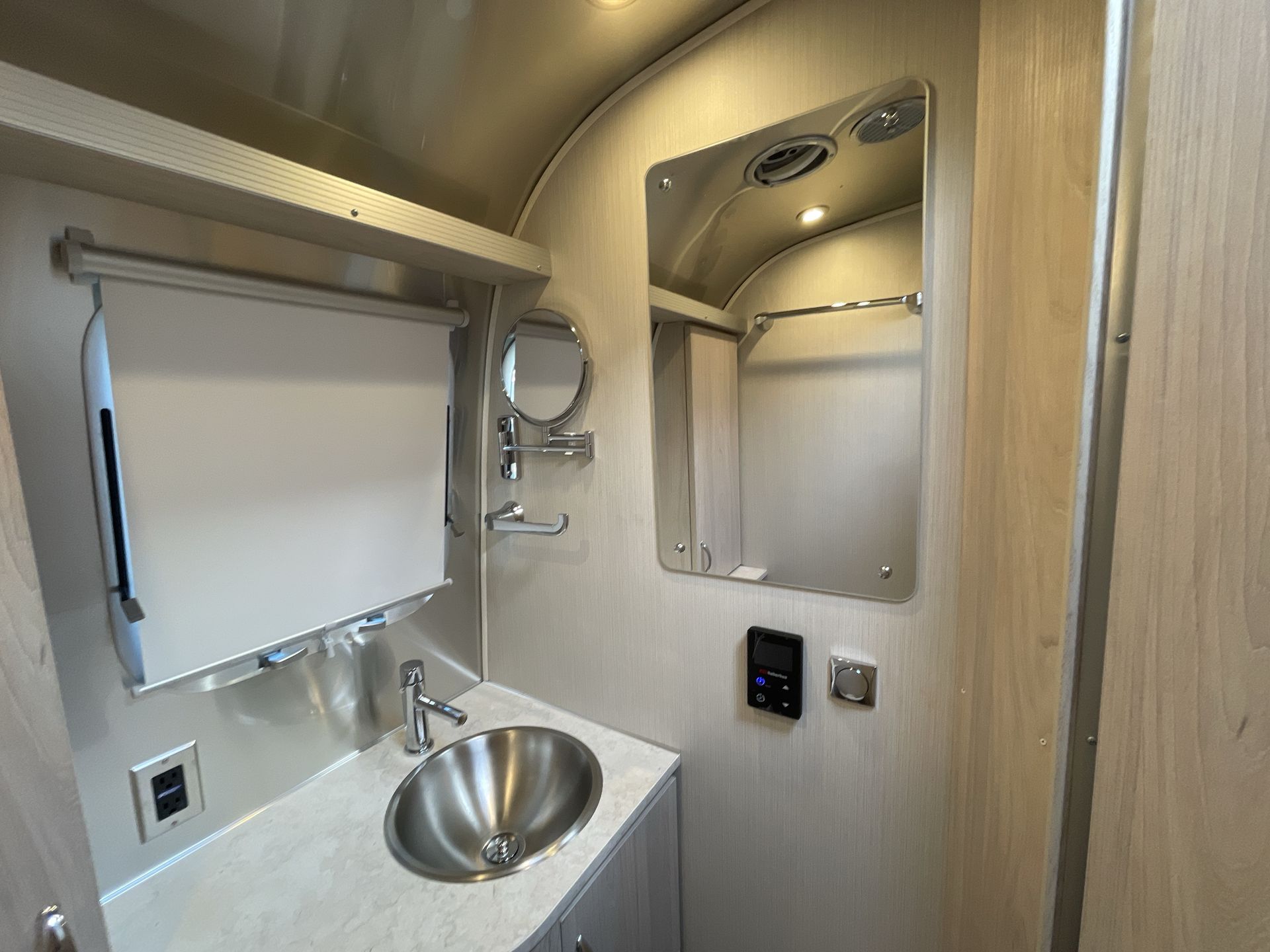 2026 Airstream 27FBT Base