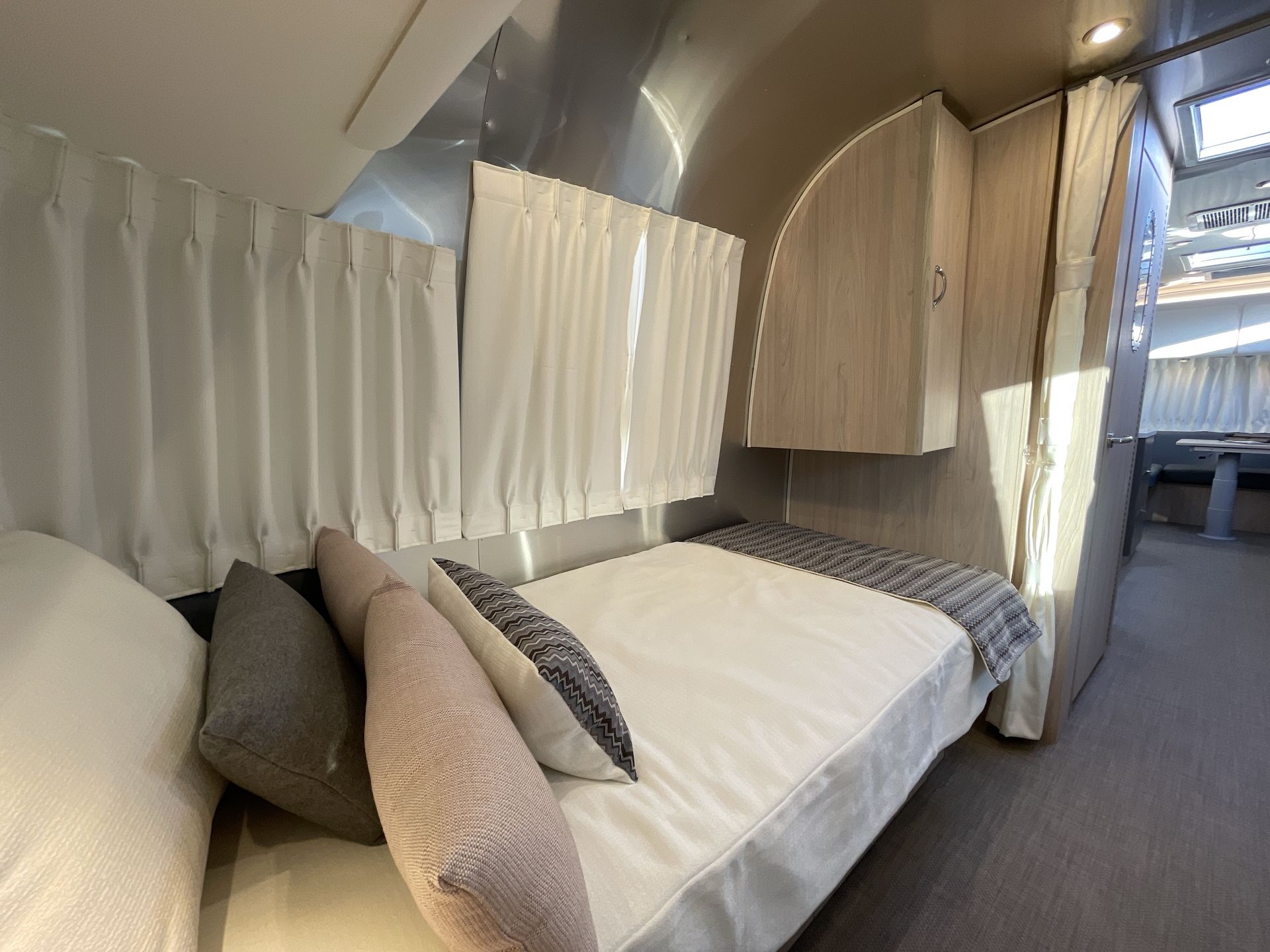 2026 Airstream 27FBT Base