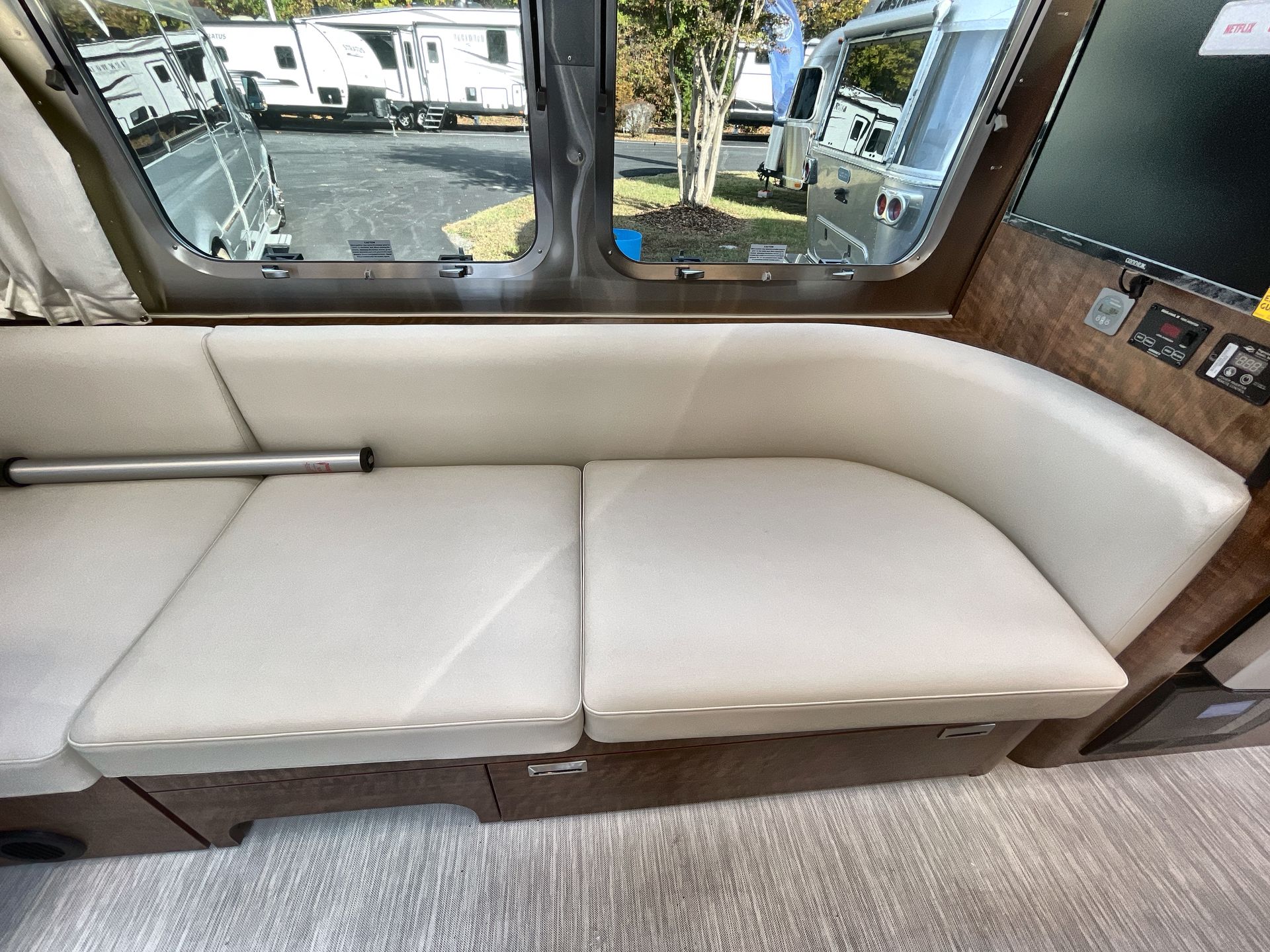 2026 Airstream 27FBT Base