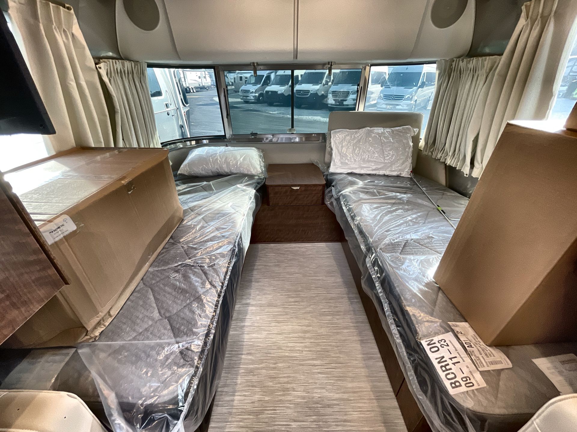 2026 Airstream 27FBT Base