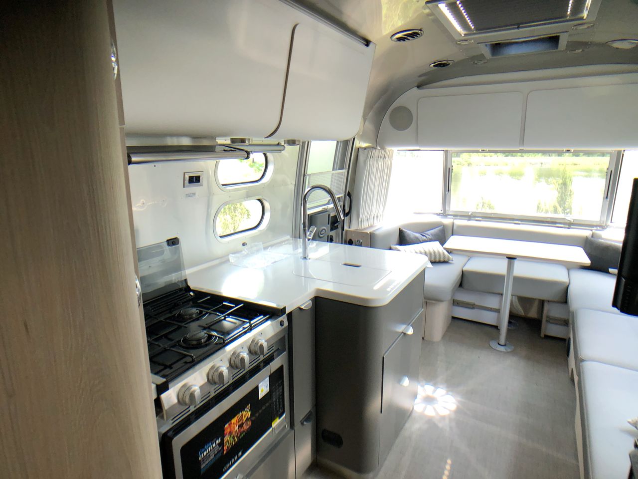 2026 Airstream 25FBQ Base
