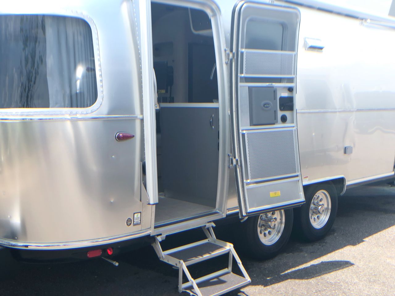 2026 Airstream 25FBQ Base