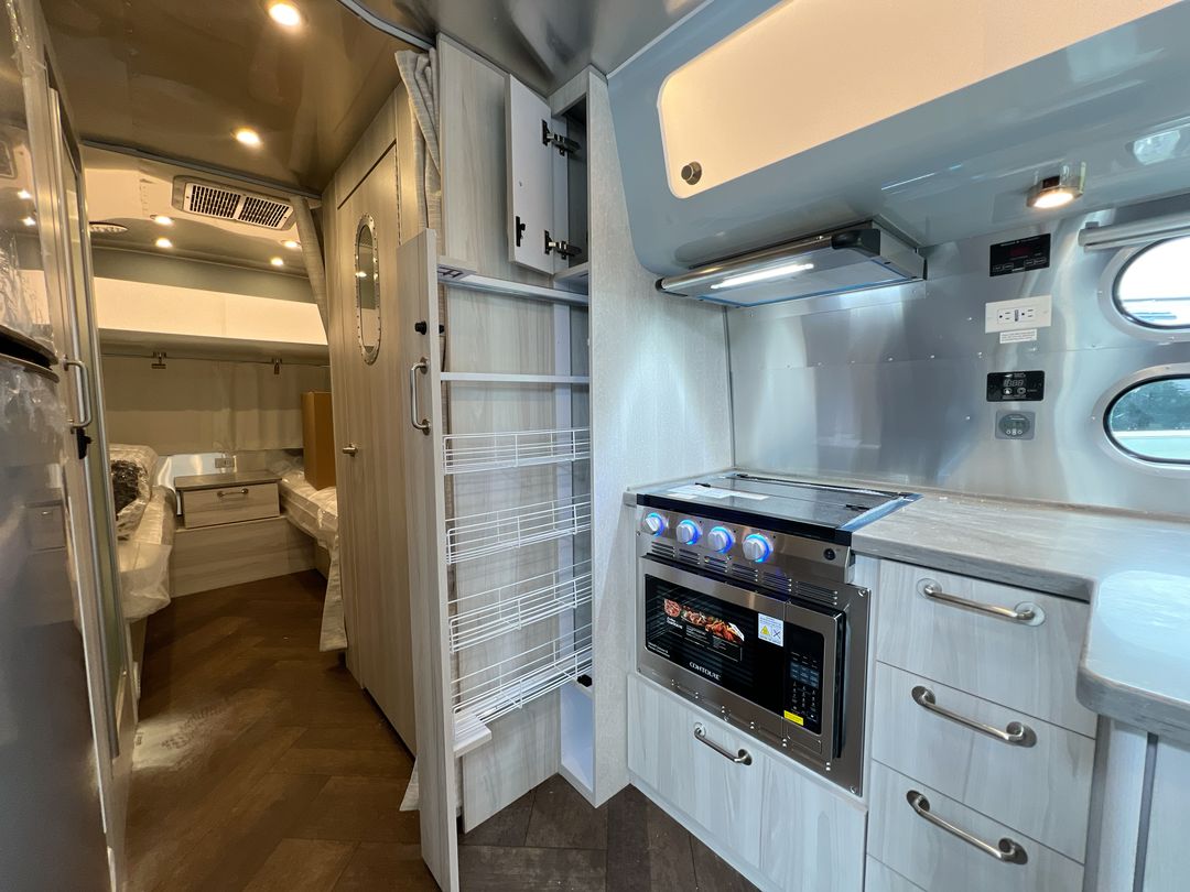 2025 Airstream 27FBT Base