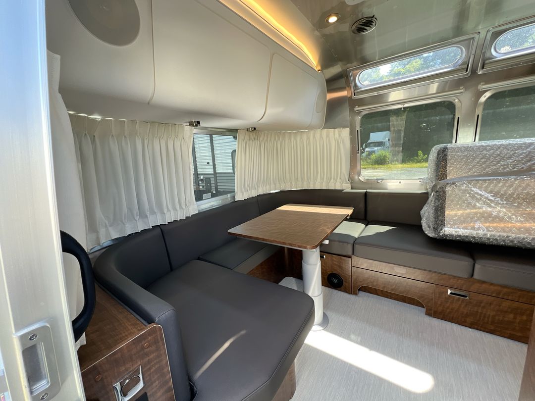 2025 Airstream 25FBQ Base